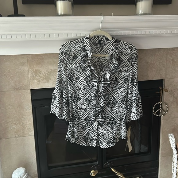 Fun, black and white blouse with buttoned/ruffle front - Picture 1 of 13